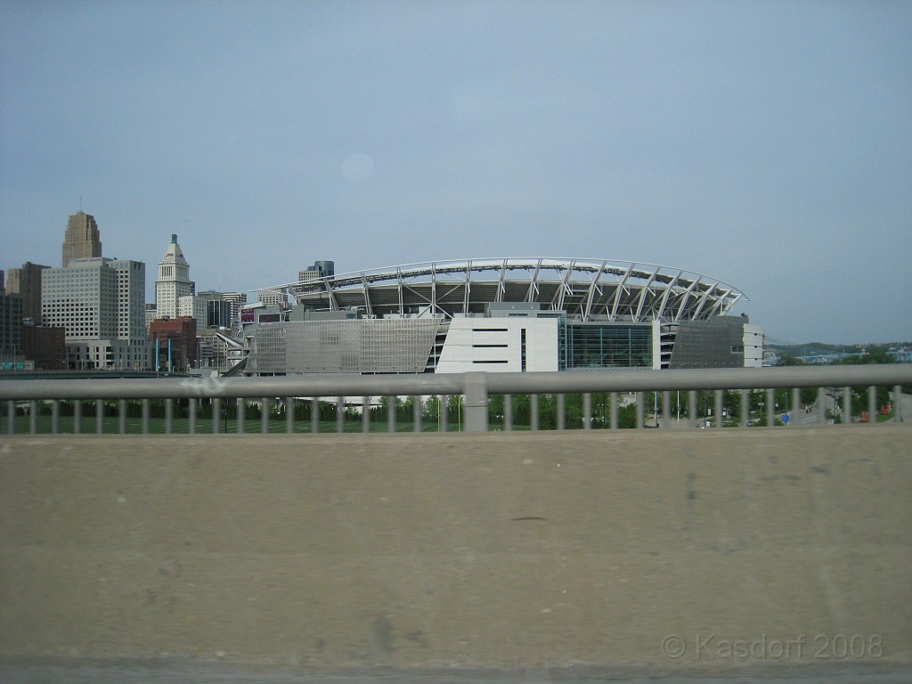 Flying Pig 2009 0215.jpg - The stadium from the bridge coming from Kentucky back to Ohio.